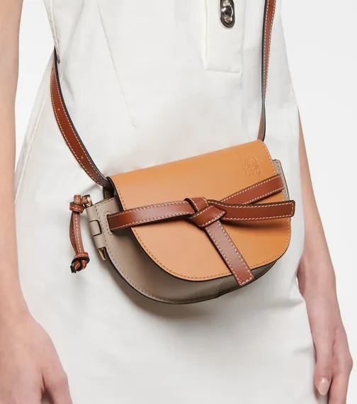 Женская кожаная сумка Loewe Gate коричневый