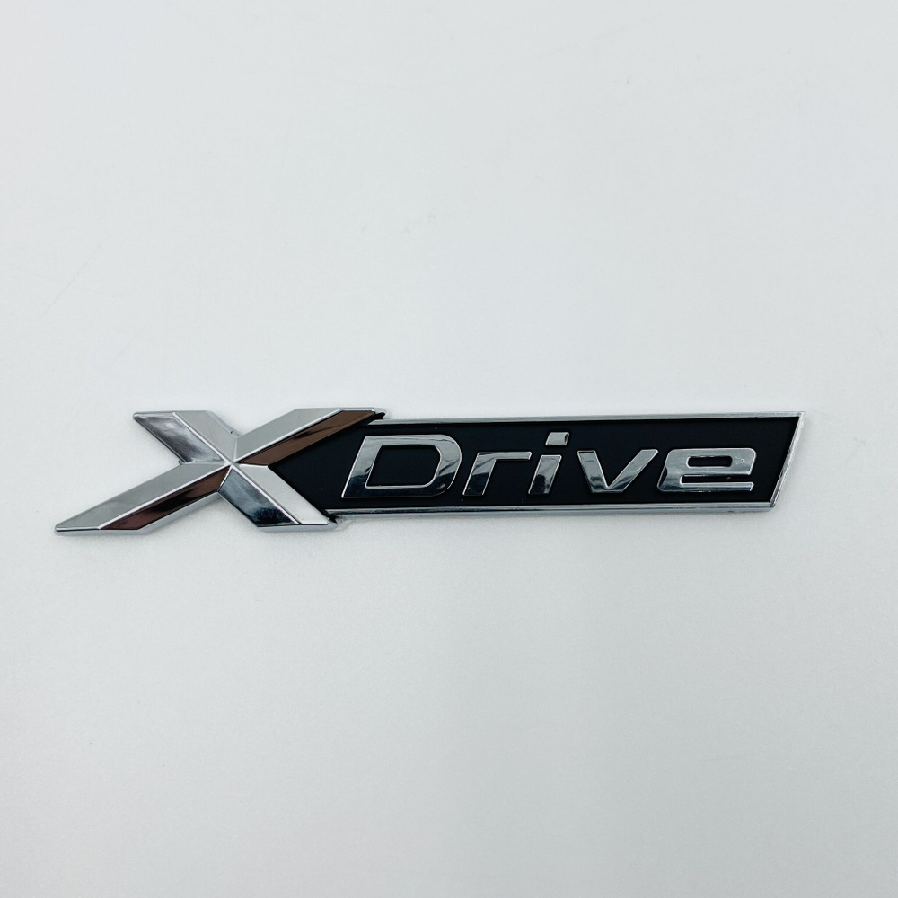Эмблема (шильдик) XDrive пластик серебряная 1 шт
