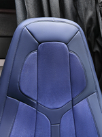 Чехлы Люкс VOLVO FH-13 после 2018 года: водитель от сиденья, пассажир от стойки кабины (один вырез под ремень) (экокожа, синий, синяя вставка)