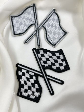 Нашивка черно-белые флаги 7х9