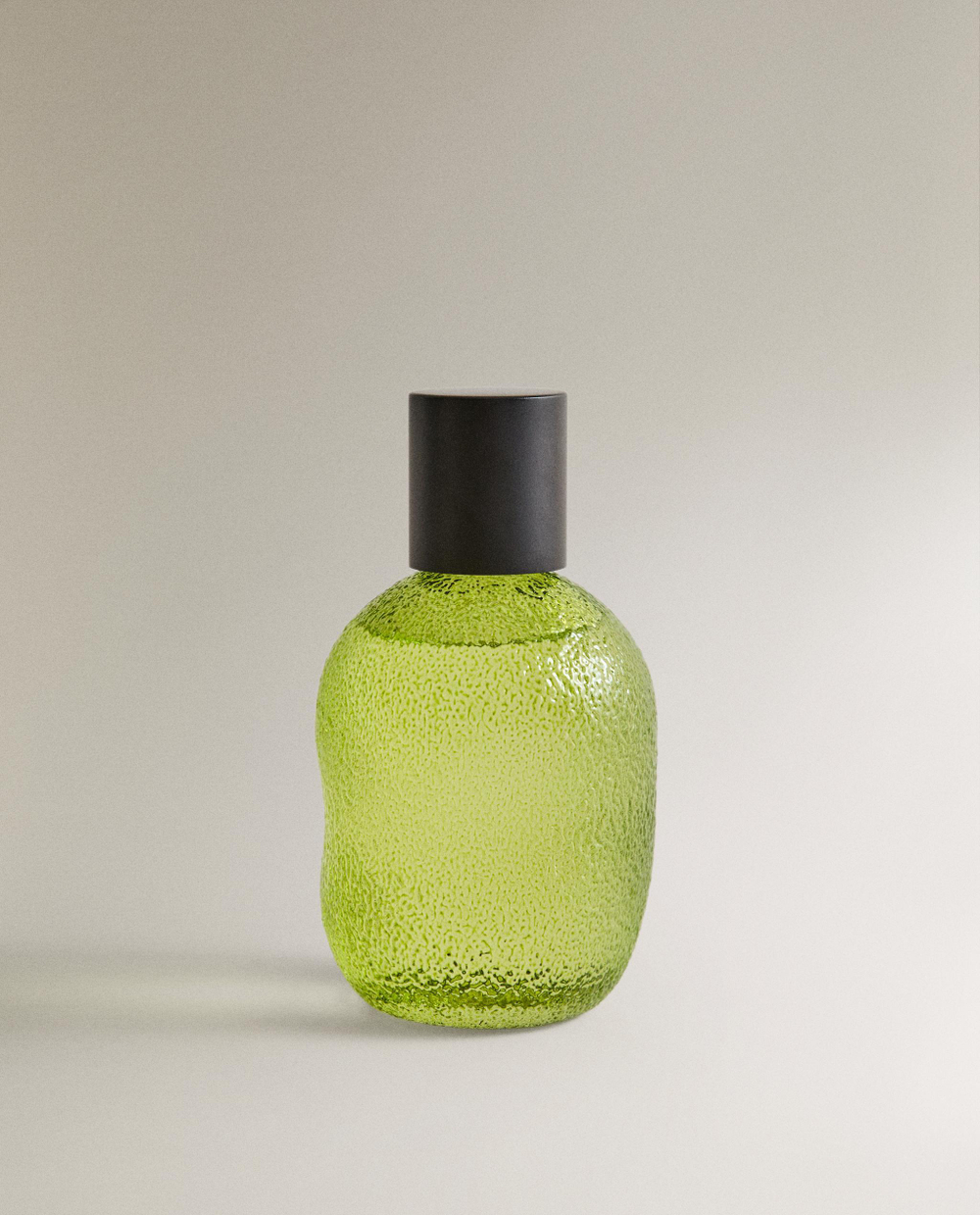 Zara Home Ароматический спрей для тканей и одежды Bergamot & Sandalwood 190 мл, освежитель, аромат древесный