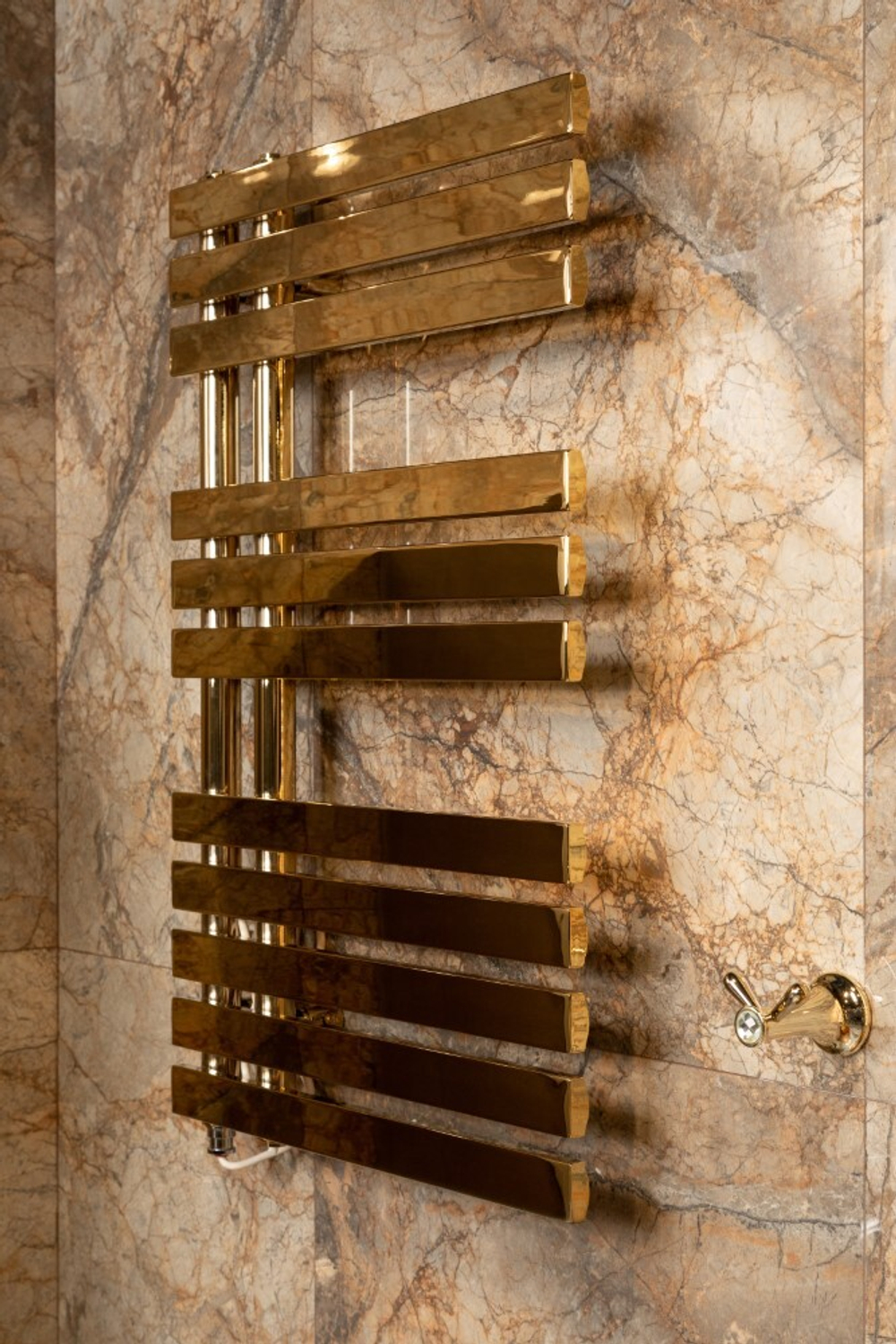 Boheme Полотенцесушитель электрический VENTURO GOLD