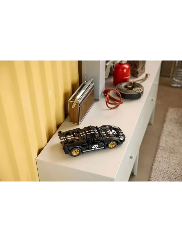 Конструктор Technic 42223 Гоночный автомобиль Ford GT40 MKII