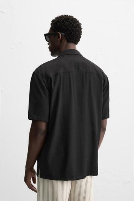 ZARА РУБАШКА RELAXED FIT ИЗ СТРУЯЩЕЙСЯ ТКАНИ, ЧЕРНЫЙ