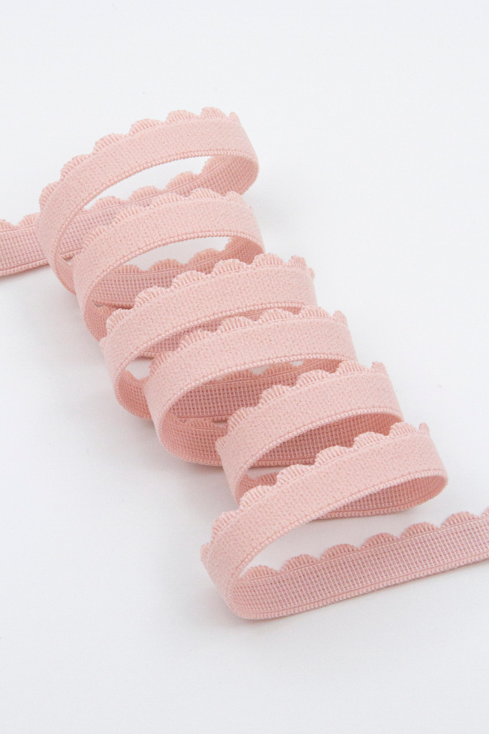 Резинка отделочная пудровая 12 мм с учетом фестона