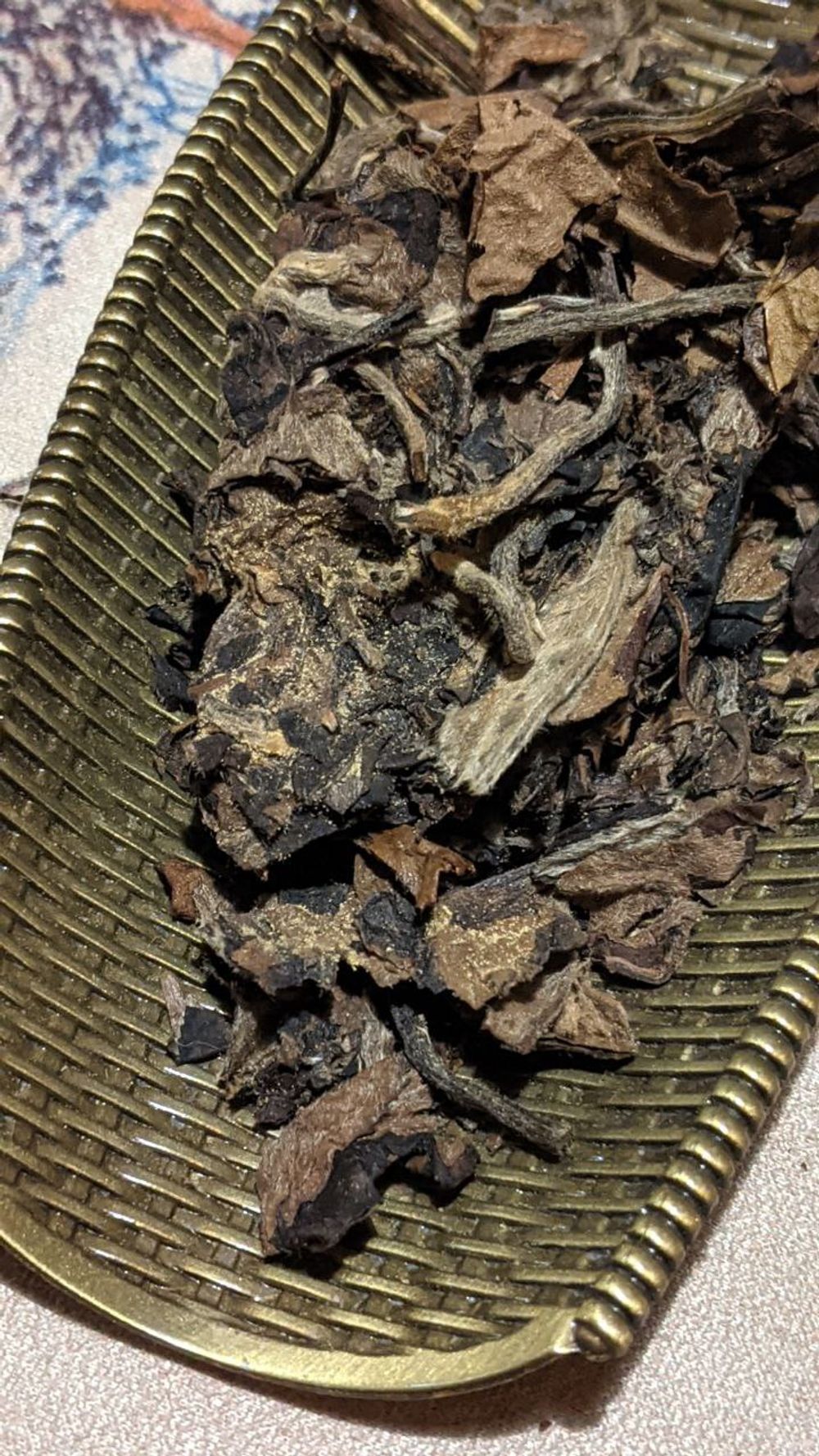 Старый Белый с "Золотыми Цветами", Лао Бай Ча "Цзинь Хуа", в разлом