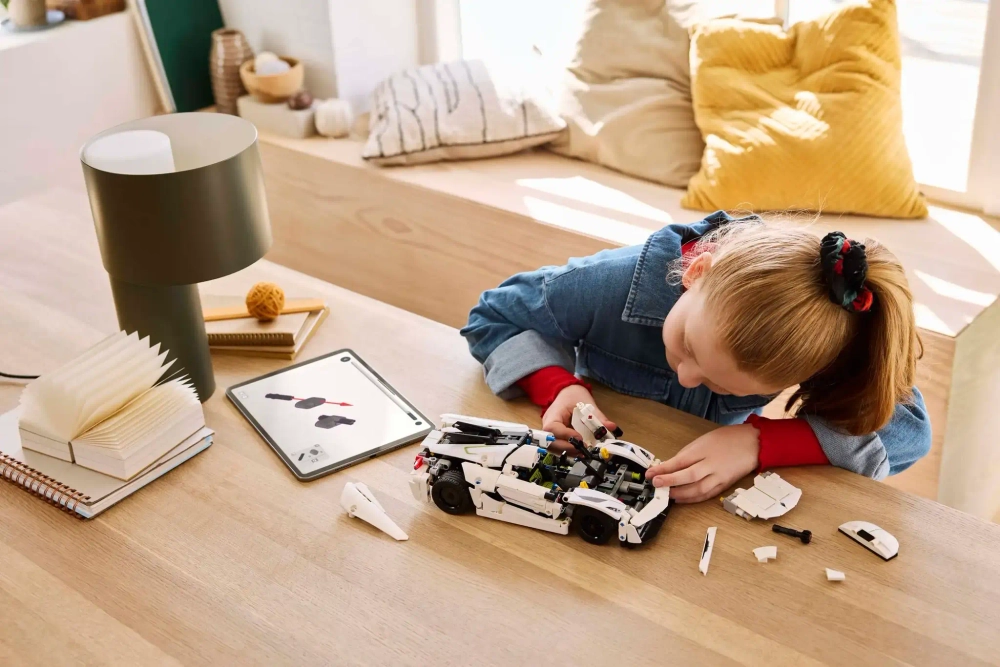 Конструктор LEGO Technic 42184 Гиперкар Koenigsegg Jesko Absolut Белый