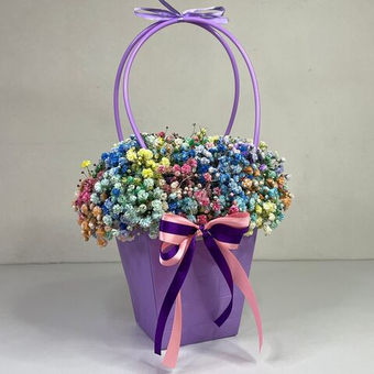 Светящаяся композиция из гипсофилы в сумочке Фуксия