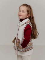 Жилетка вязаная с капюшоном