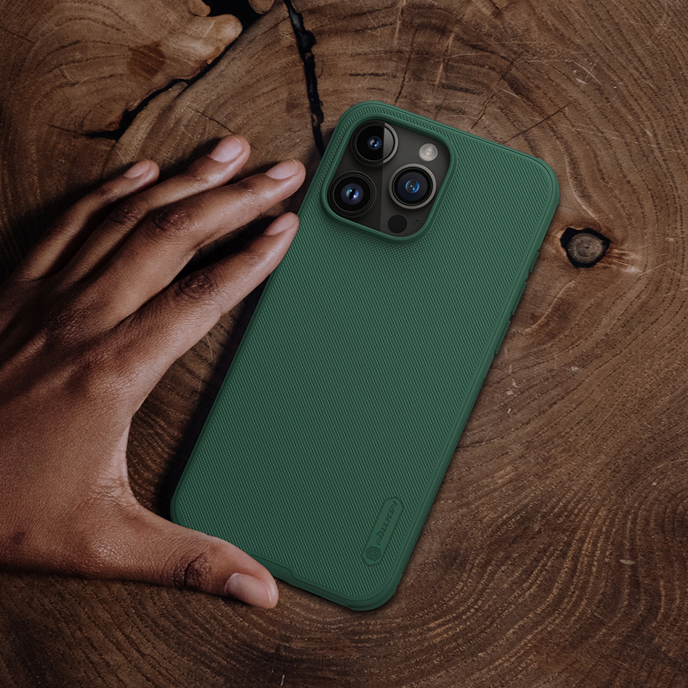Усиленный чехол зеленого цвета (Deep Green) от Nillkin для iPhone 15 Pro Max, серия Super Frosted Shield Pro