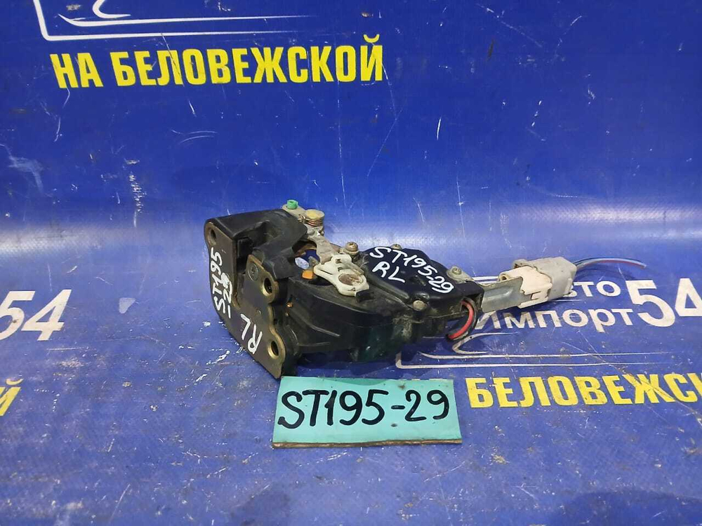 Замок двери задней левой TOYOTA CALDINA 1994