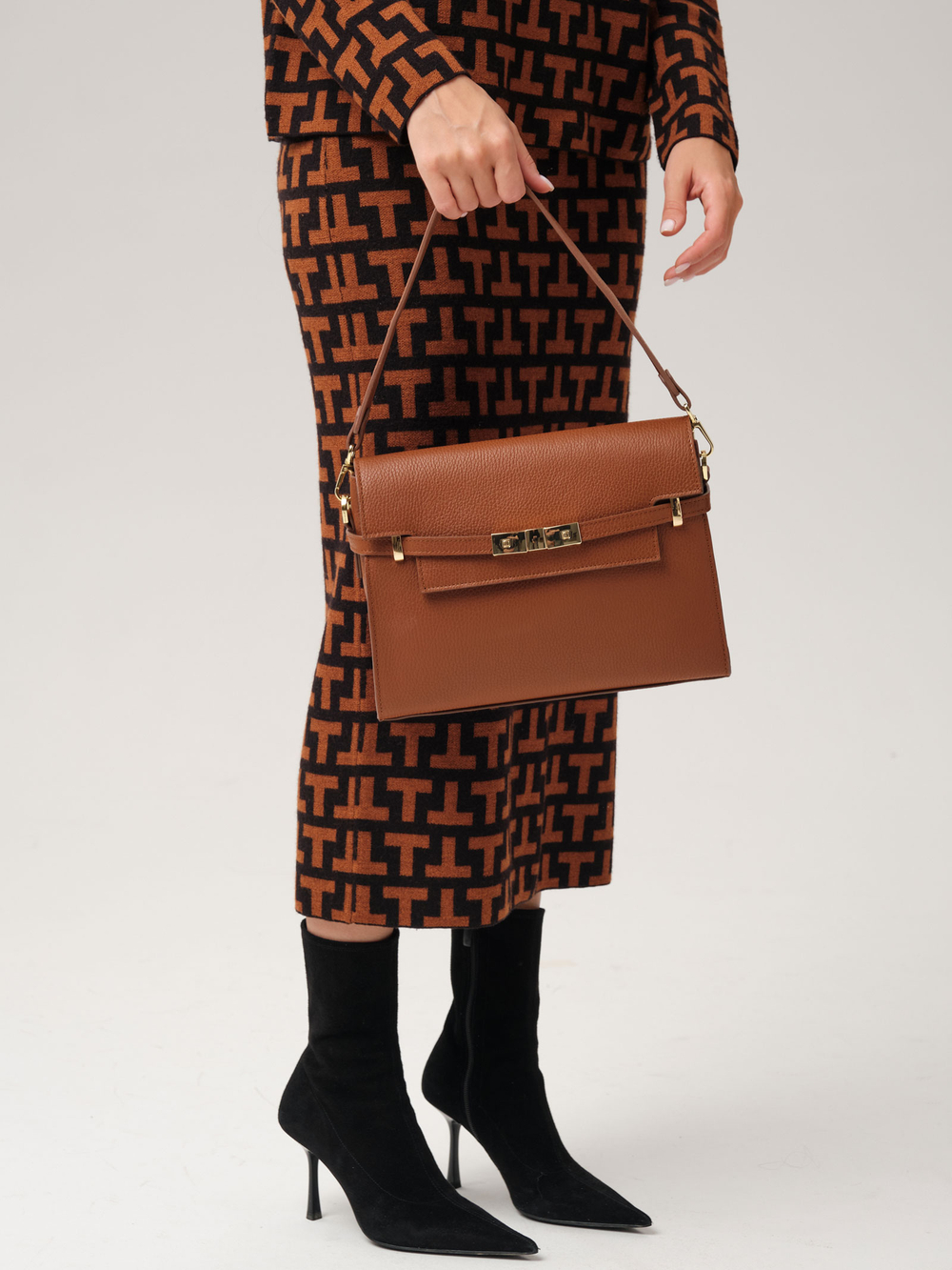 Кожаная сумка Deboro 31116 фундук