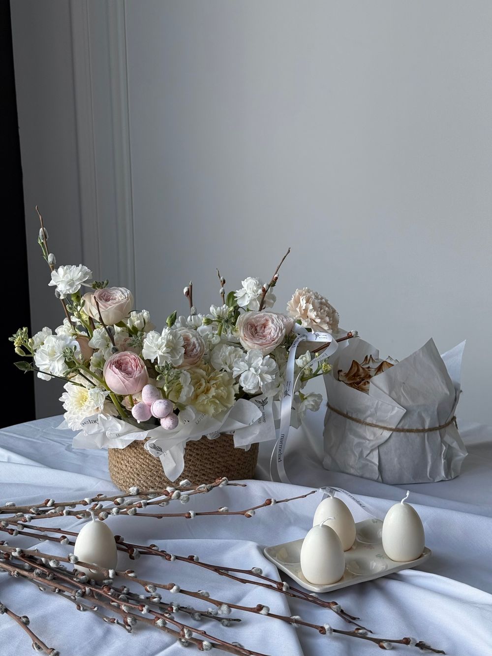 Композиция в плетеной корзине-размер M