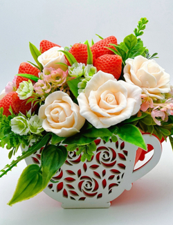 Чашка с клубникой (букет)