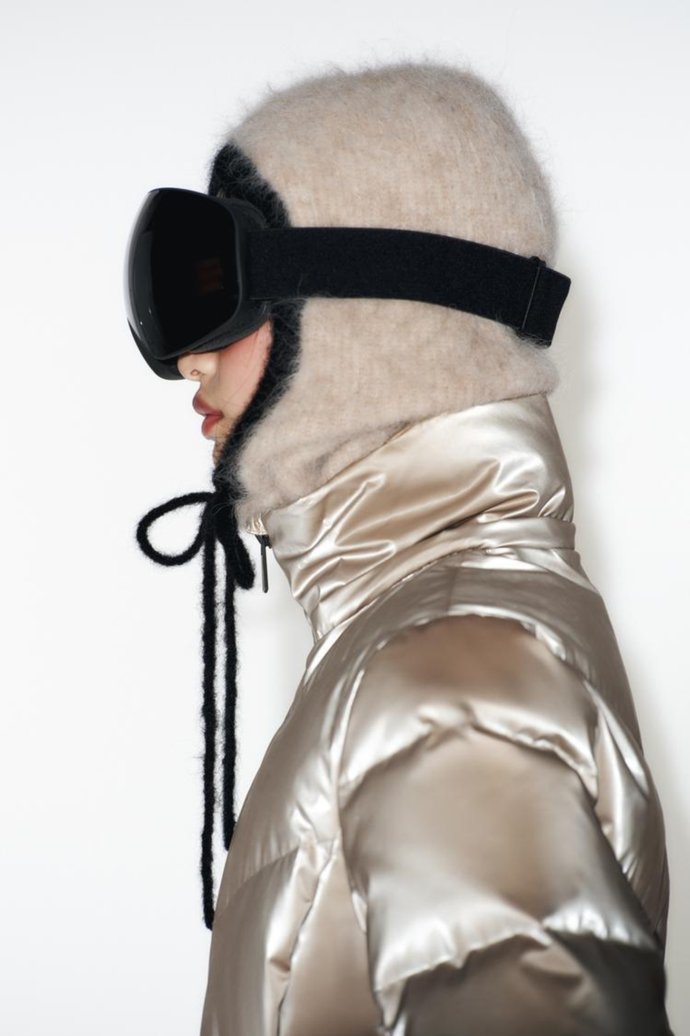 ZARA ВОДОНЕПРОНИЦАЕМАЯ, ВЕТРОЗАЩИТНАЯ КУРТКА С КАПЮШОНОМ, ЗОЛОТОЙ