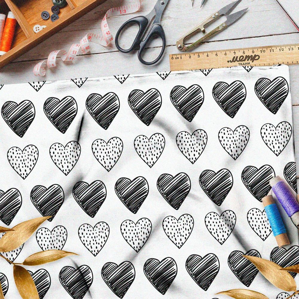 Ткань таффета чёрные сердечки на белом фоне