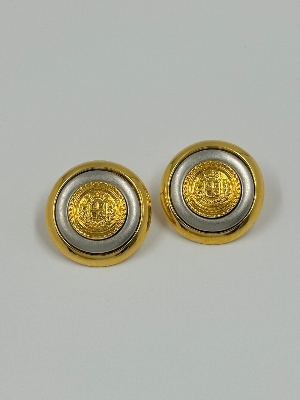 Серьги биколор Liz Claiborne