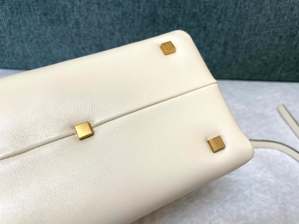 Valentino One Stud Bag 18 cm