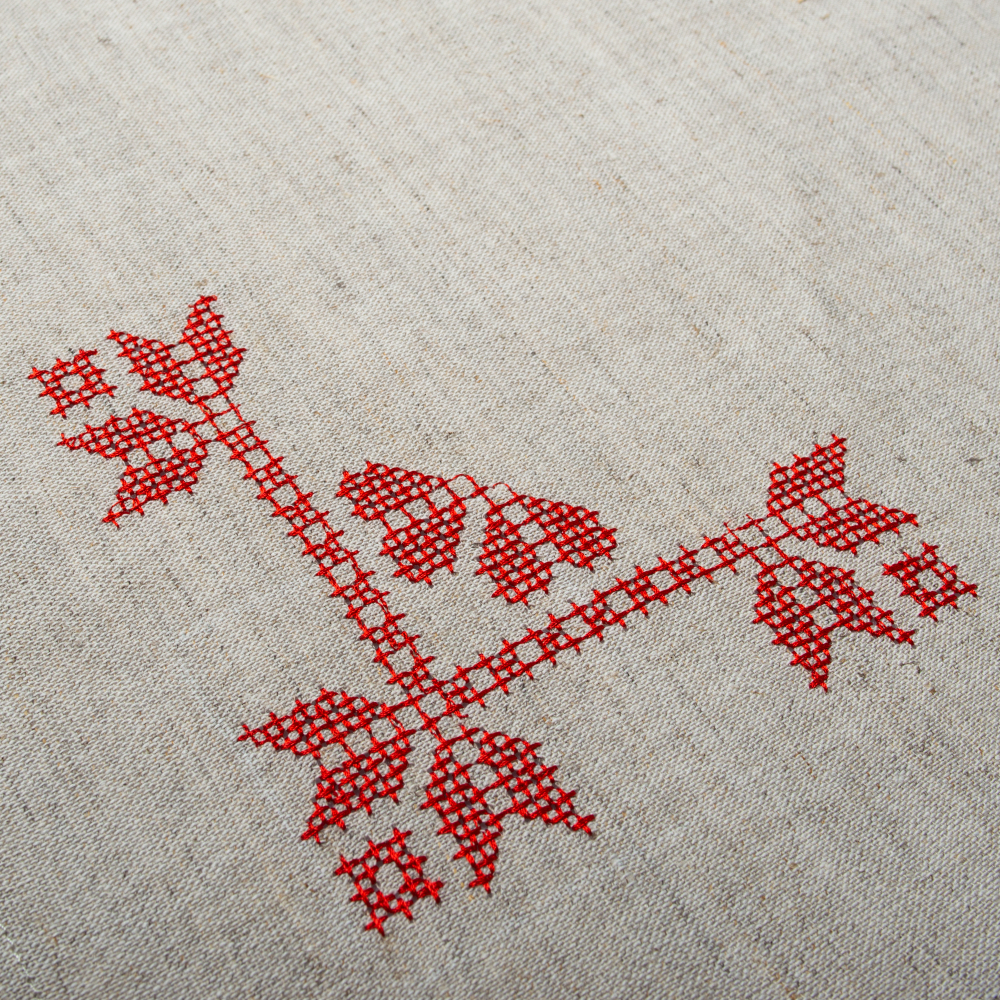 Скатерть с вышивкой