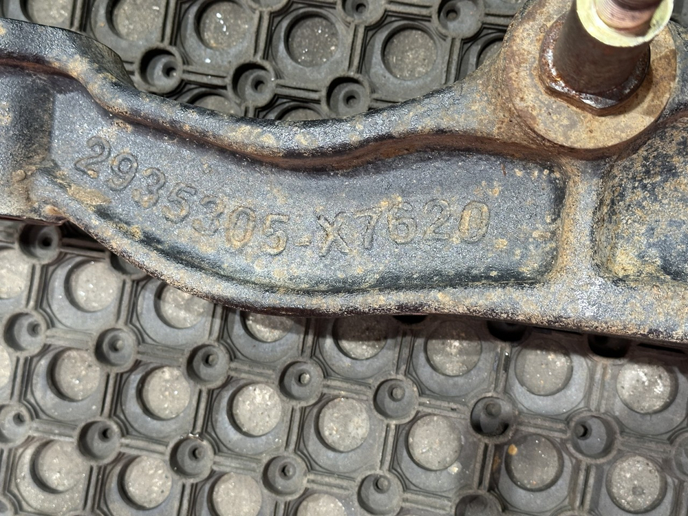 Кронштейн пневморессоры левый 2023г