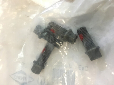 Болт крепления крестовины кардана 11003138