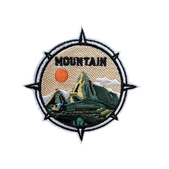 Нашивка термоаппликация на одежду и  на рюкзак. Mountain. Путешествия