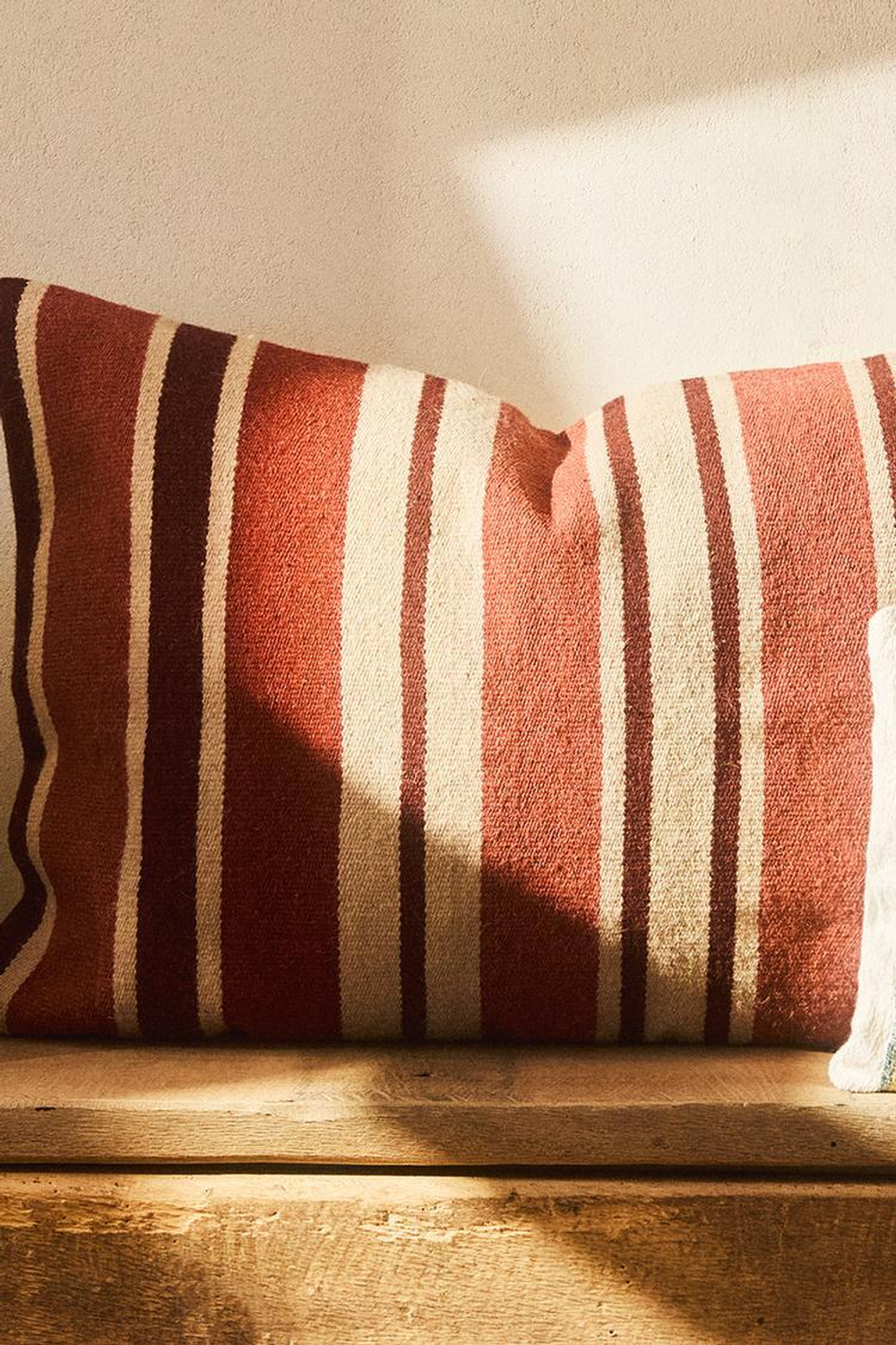 ZARA HOME ЧЕХОЛ ДЛЯ ДЕКОРАТИВНОЙ ПОДУШКИ С КОНТРАСТНОЙ ПОЛОСКОЙ, КРАСНЫЙ