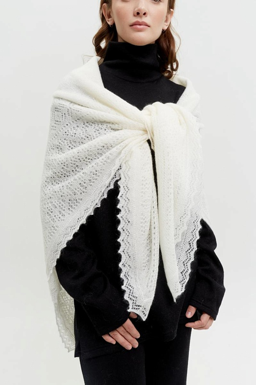 Оренбургский пуховый платок П2-130-01 белый отбеленный