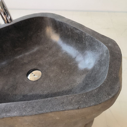 Раковина напольная из речного камня 77х57х90 см