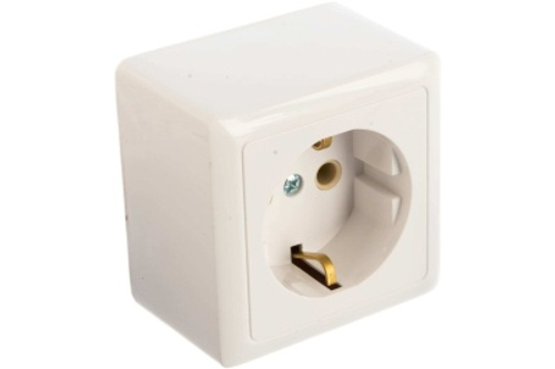 Розетка с заземлением ОП 250В16А белый Хит (132шт/уп)