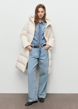 Длинная стеганая куртка с капюшоном