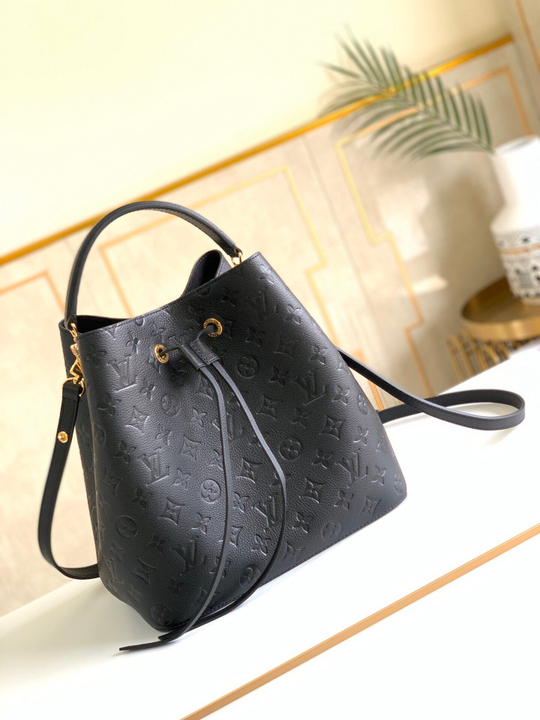 Louis Vuitton NeoNoe MM