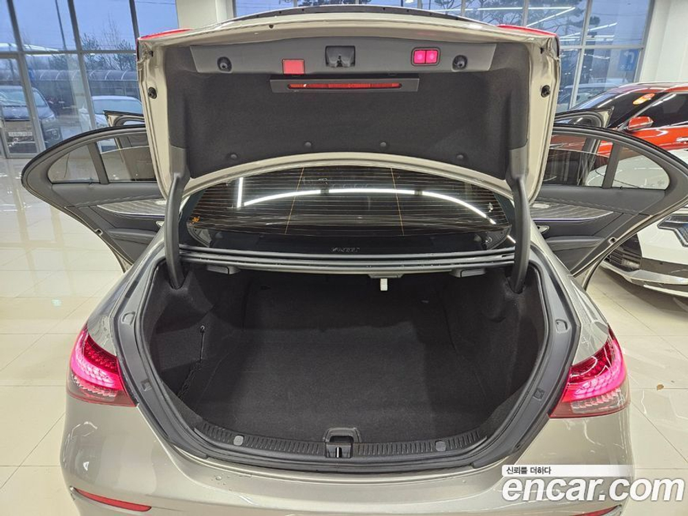 Mercedes-Benz E-Class W213 E350 4MATIC AMG Line (06.2022)