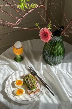 Ваза Petal зеленого цвета из коллекции Blossom, 22 см