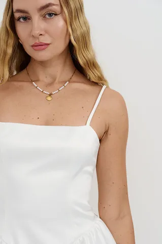 Платье из атласа с юбкой баллон белого цвета