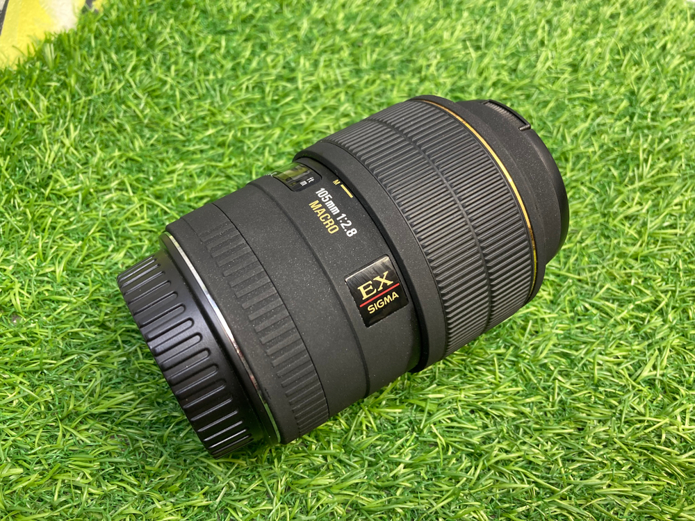 Sigma 105mm 2.8 EX DG OS HSM EF