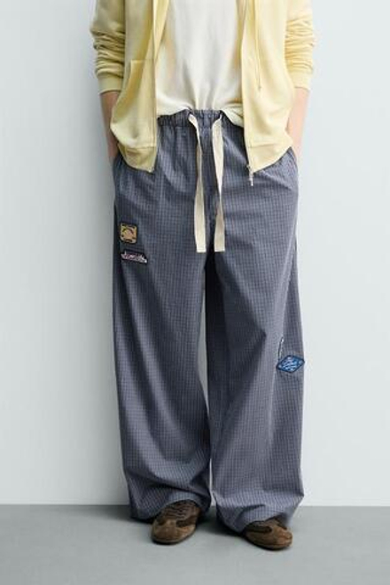 ZARA БРЮКИ RELAXED FIT В КЛЕТКУ С НАШИВКАМИ, МОРСКОЙ СИНИЙ