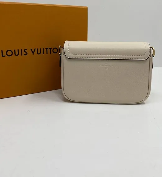 Сумка Louis Vuitton Lockme Tender белый