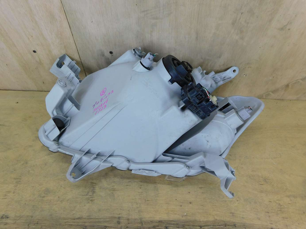 фара правая Toyota Probox NCP160 2015 52-279