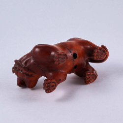 Нэцкэ Тигр идущий