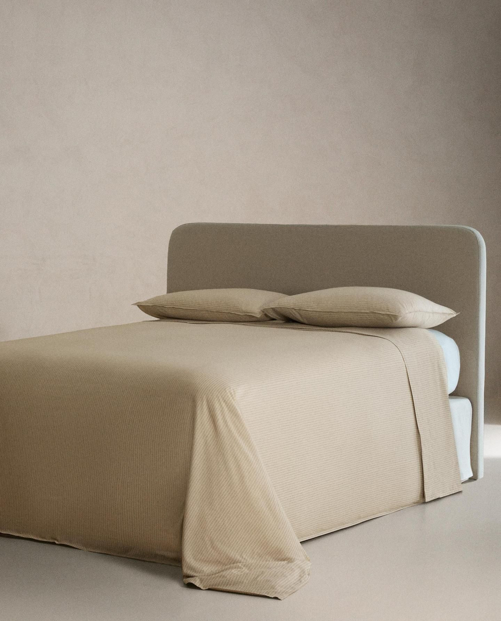 Zara Home - Простыня из окрашенной пряжи в полоску, бежево-серый, 270x280 см
