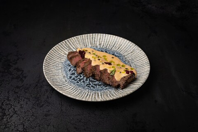 Фланк стейк с перечным соусом