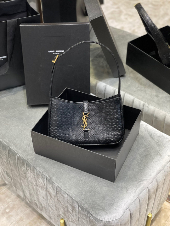 Saint Laurent Le 5 à 7 Hobo Bag