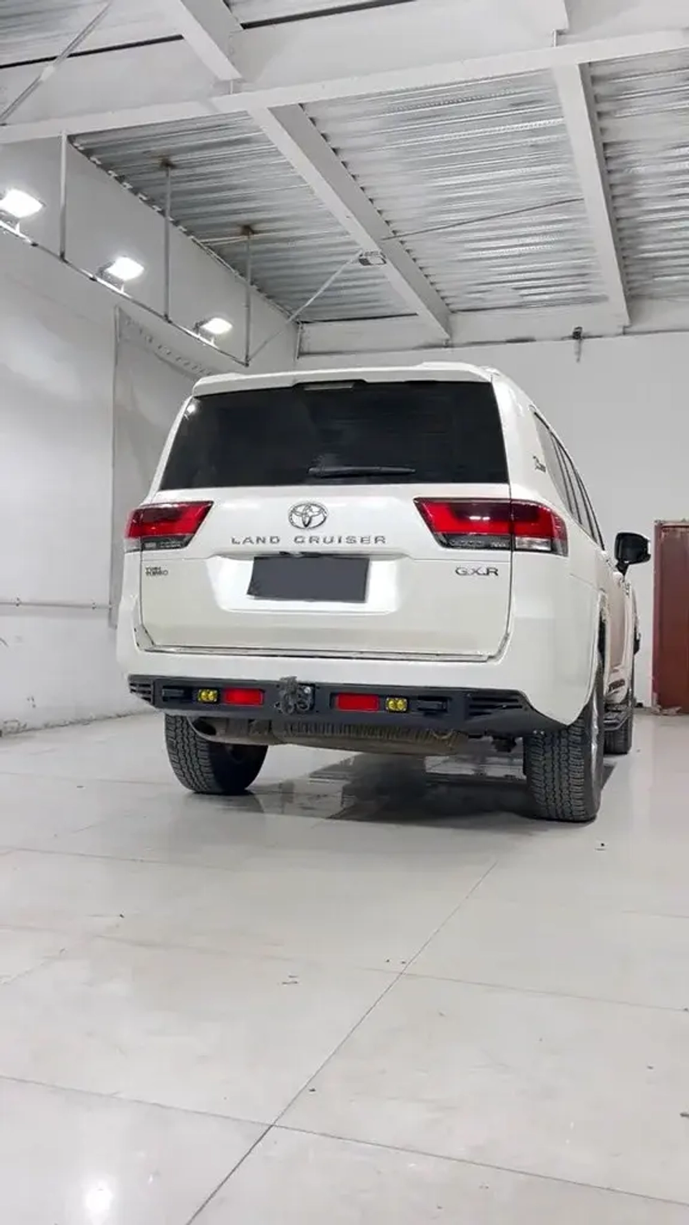 Силовой задний бампер со светом для Toyota Land Cruiser LC300 2021-2024+ крузер крузак крепление под лебедку