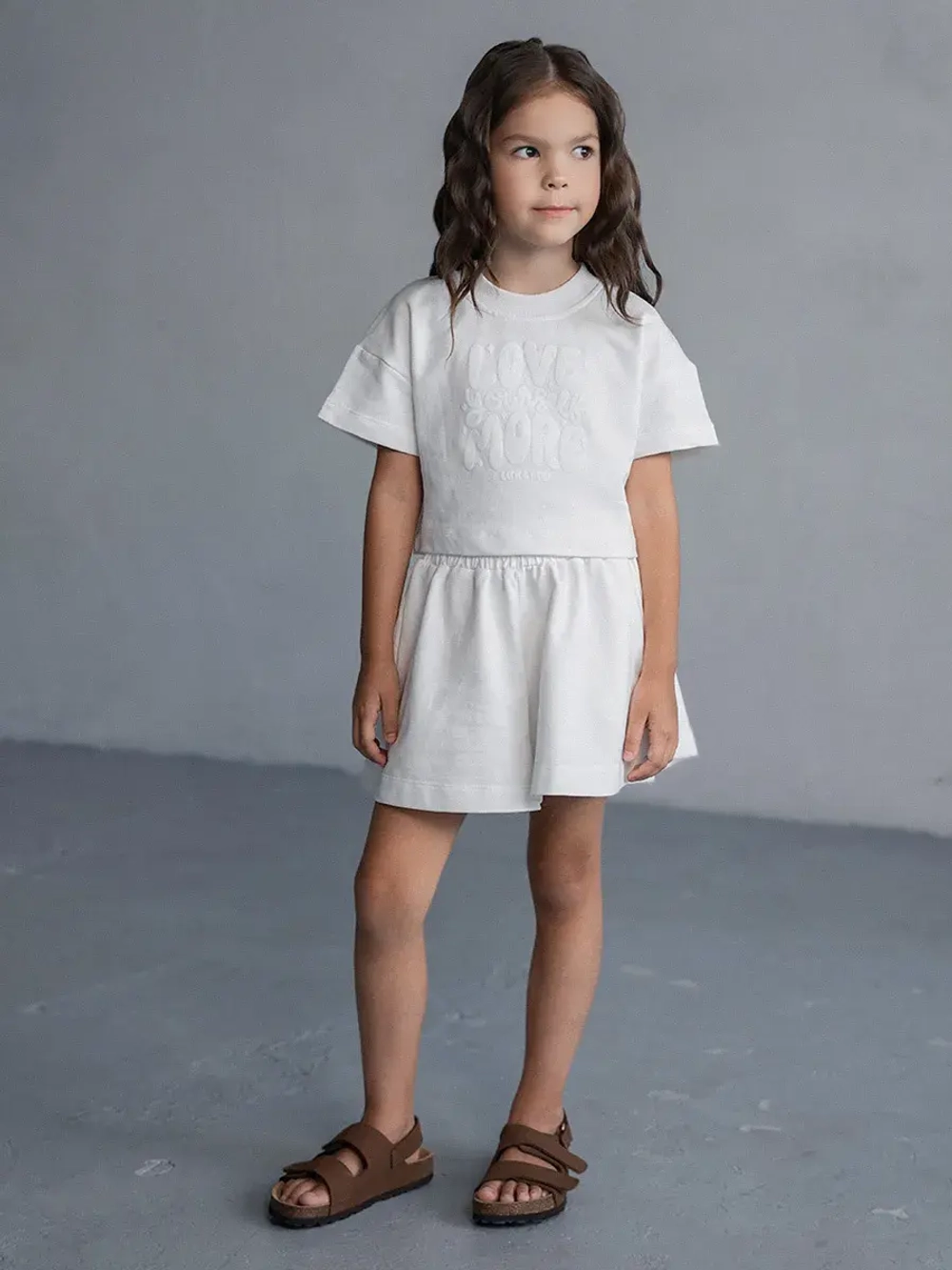 Летний костюм для девочки с шортами