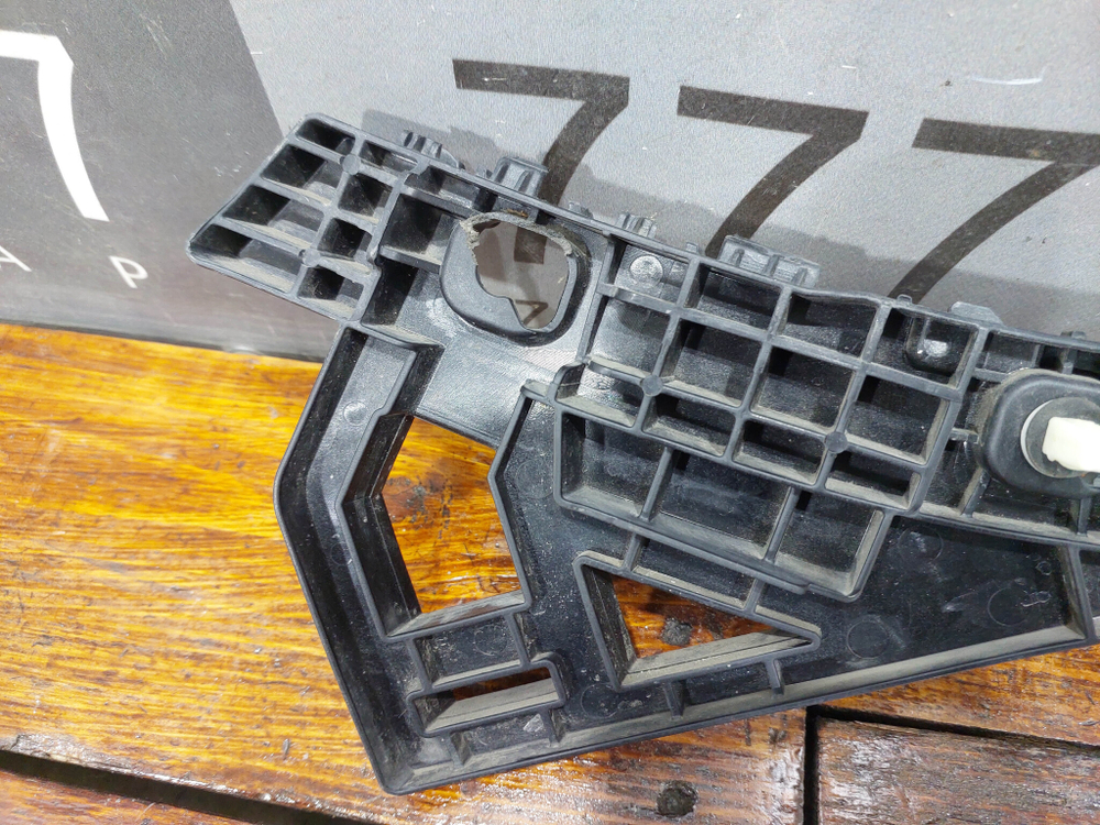 Кронштейн заднего бампера левый Kia Cerato 4 (BD) 18-21 Б/У Оригинал 86651M6000