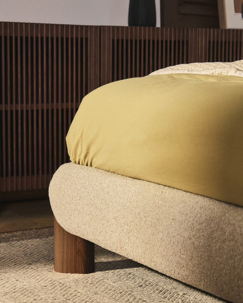 Кровать Odina из букле цвета экрю со съемным чехлом 180 x 200 см