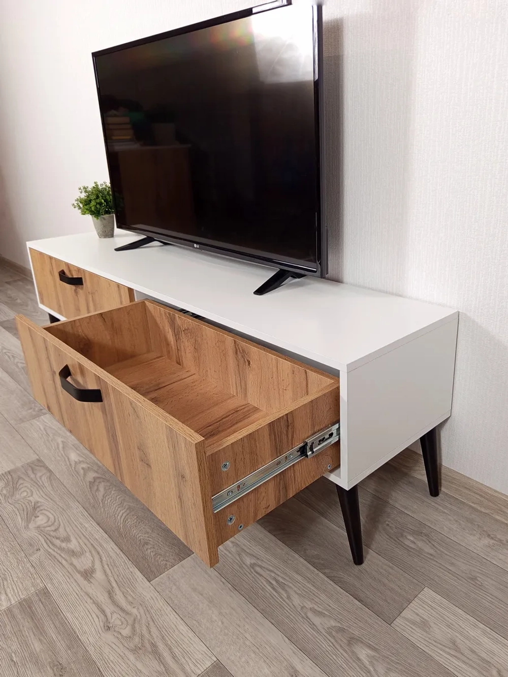 Тумба под телевизор "Венеция" с ящиками