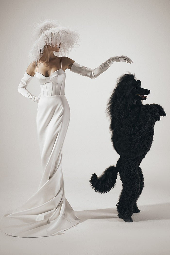 Платье макси корсетное из атласа со шлефом