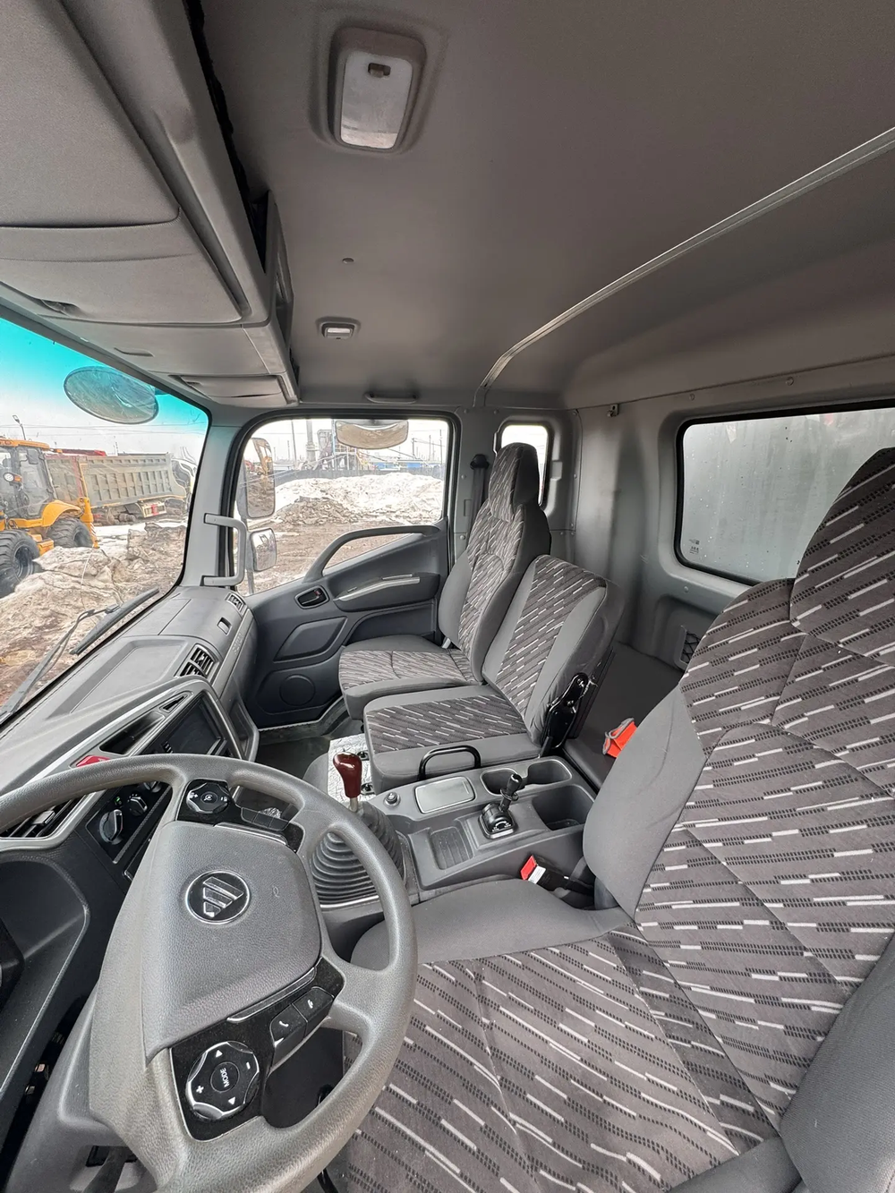 Foton AUMAN 4x2 Бортовой (Евроборт) 1794N0 (Евроборт, Дизельный, 6.7 л, 261 л.с. МТ)